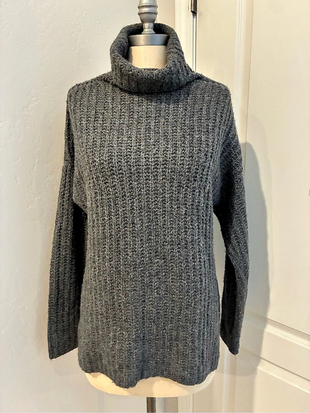 Abercrombie & Fitch Gray Cowl Neck Sweater Size Medium Like New